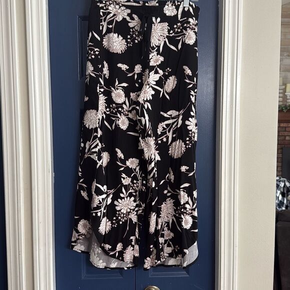 Maurices Flowy Flyaway Floral Pants Size M NWOT - Picture 2 of 7